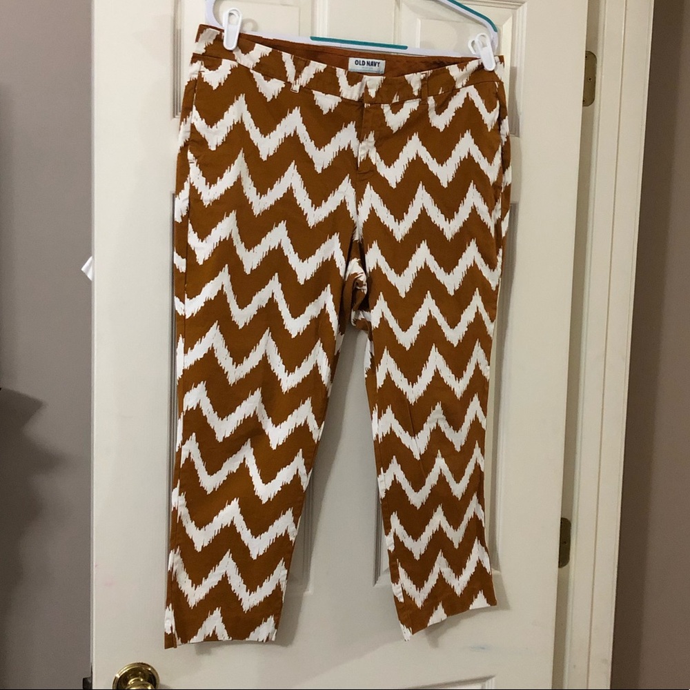 END OF YEAR SALE! Old Navy Chevron Cropped 14